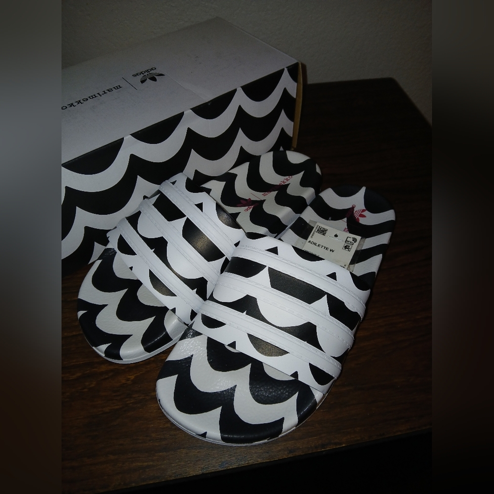 Marimekko Monochrome Wave Sandals